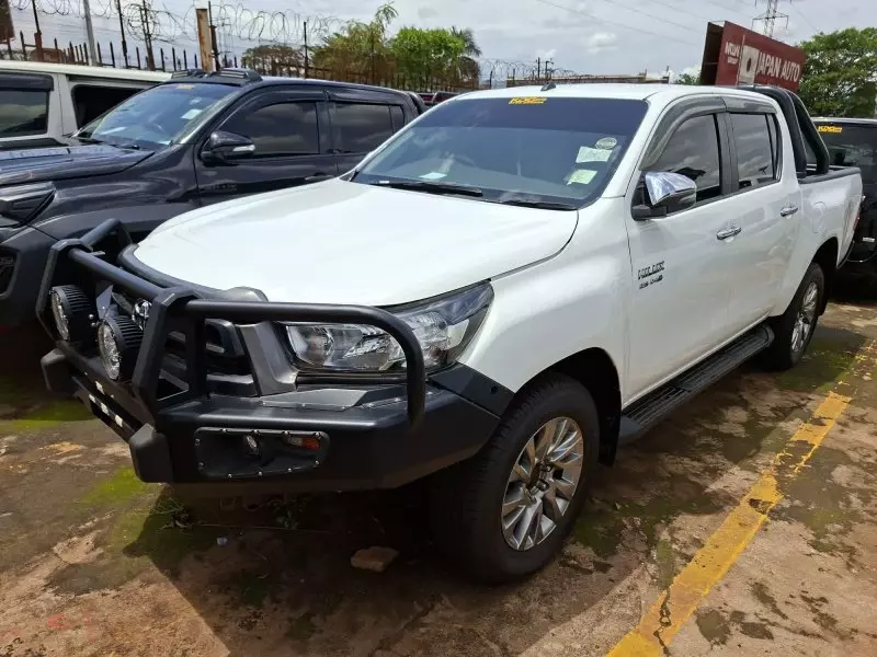 Toyota Hilux   - 2017