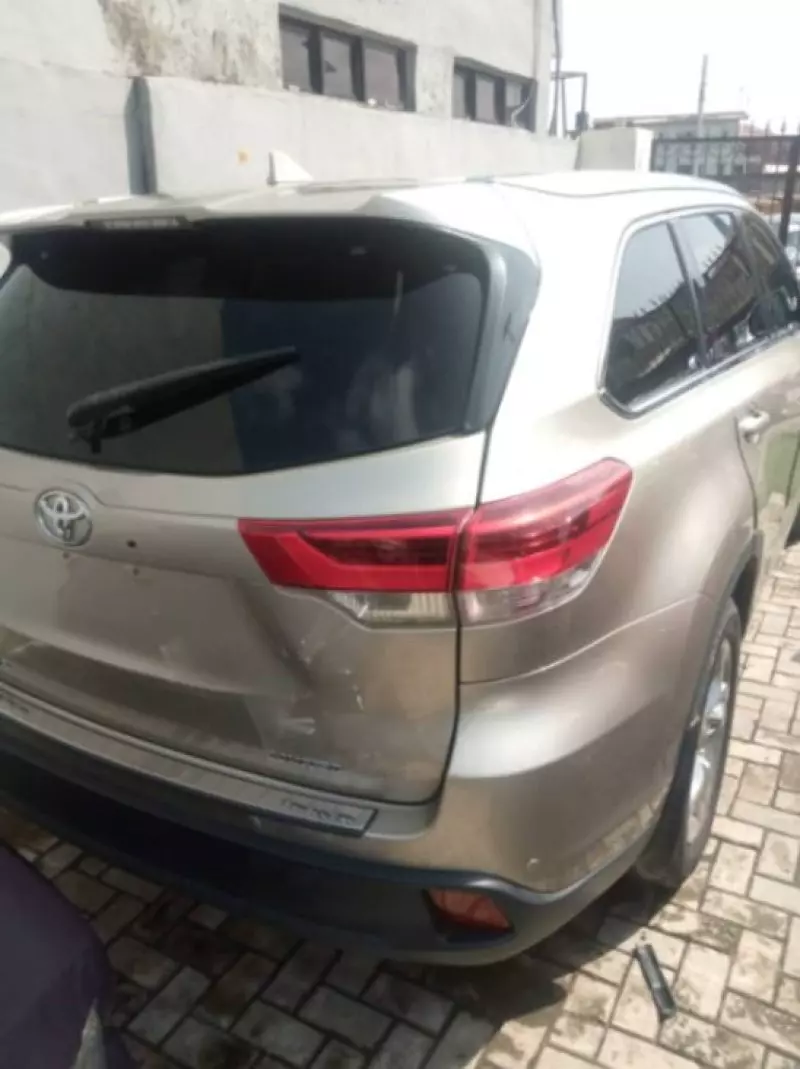 Toyota Highlander   - 2014