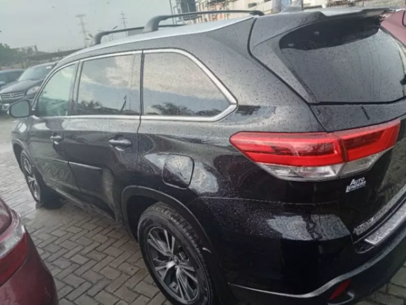 Toyota Highlander   - 2016