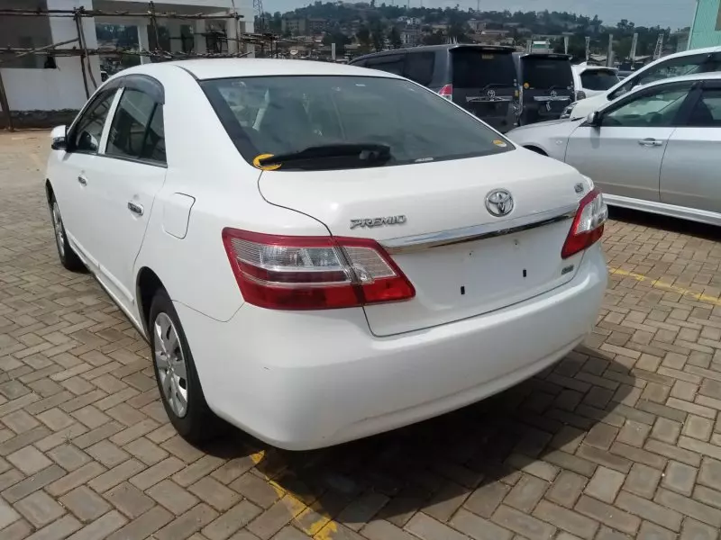 Toyota Premio    - 2013