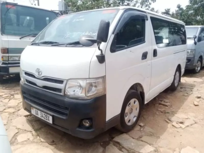 Toyota Hiace   - 2011