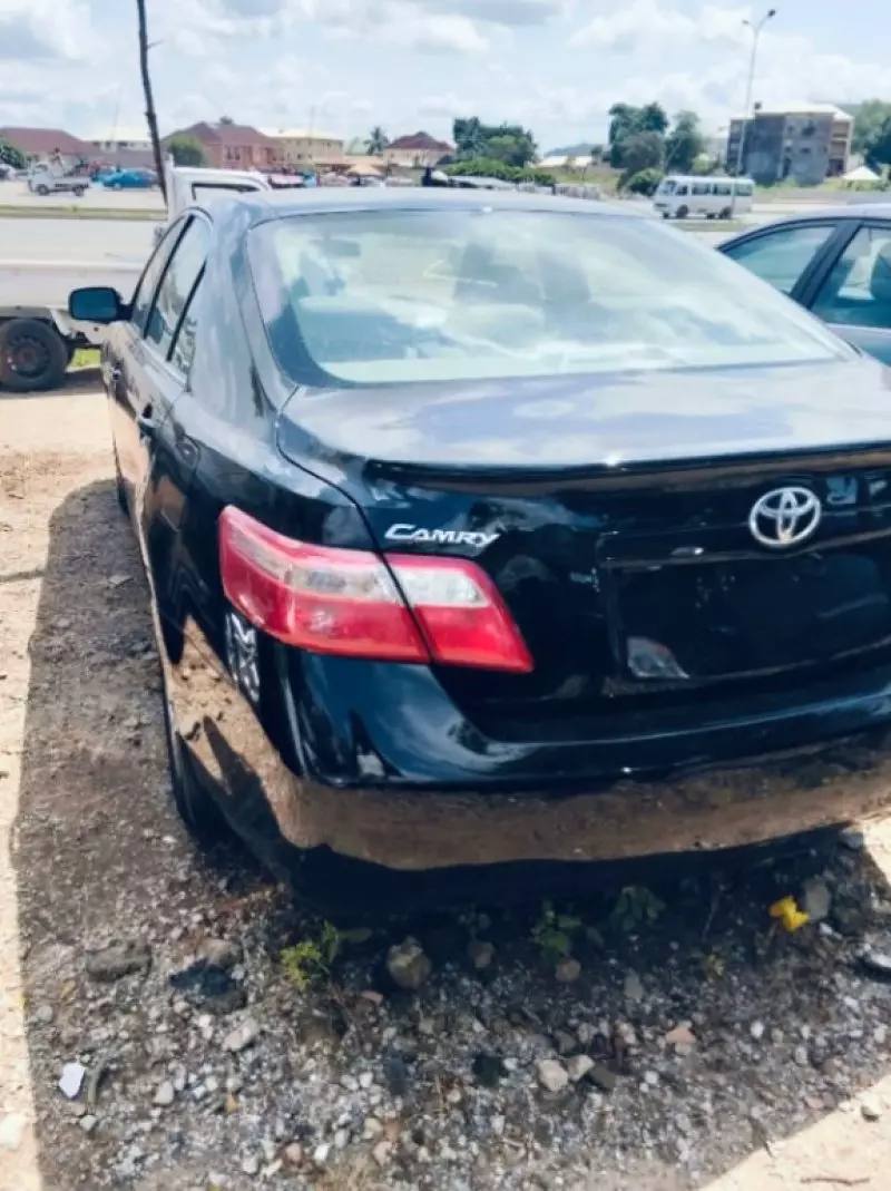 Toyota Camry   - 2009