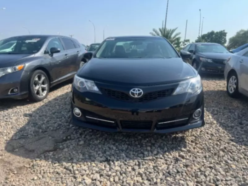 Toyota Camry   - 2012