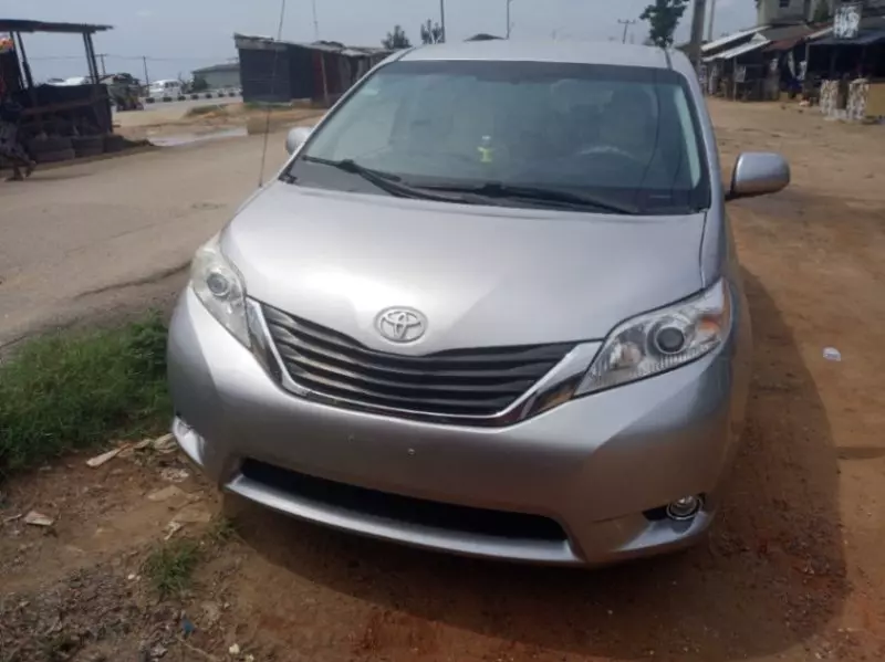 Toyota Sienna   - 2013