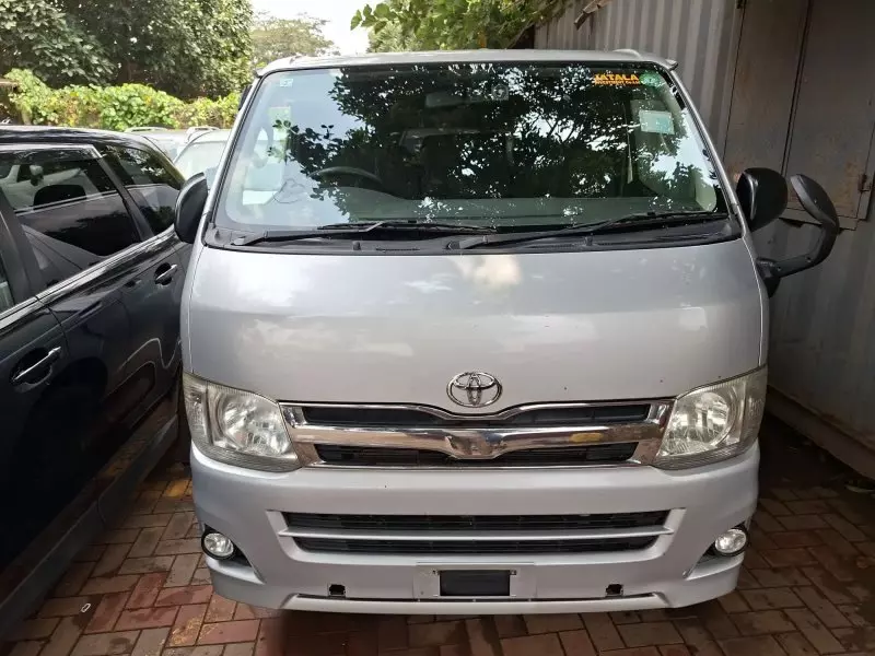 Toyota Hiace   - 2013