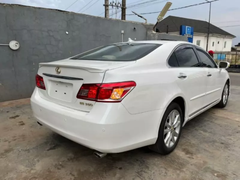 Lexus ES 350   - 2011