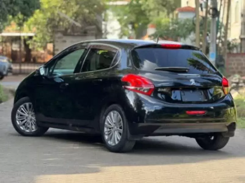 Peugeot 208   - 2018