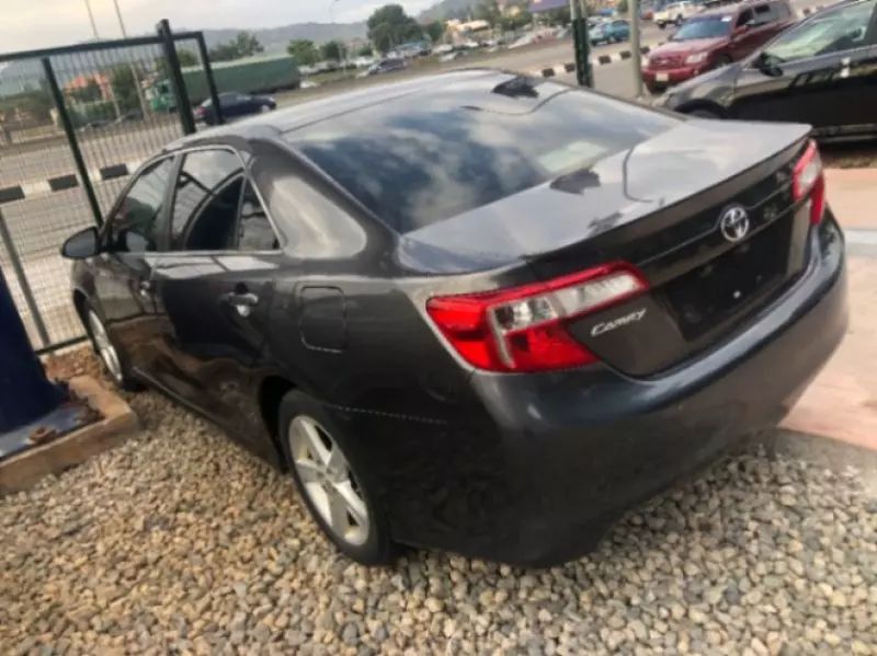 Toyota camry   - 2013