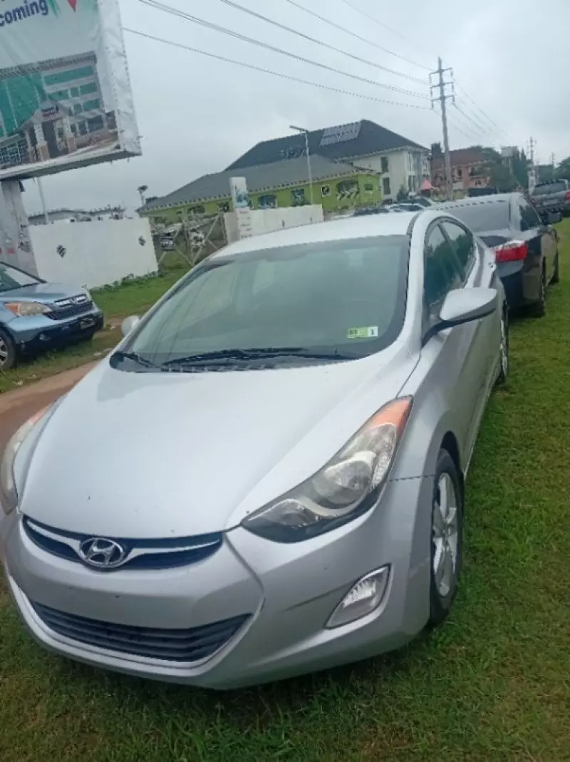 Hyundai Elantra   - 2013