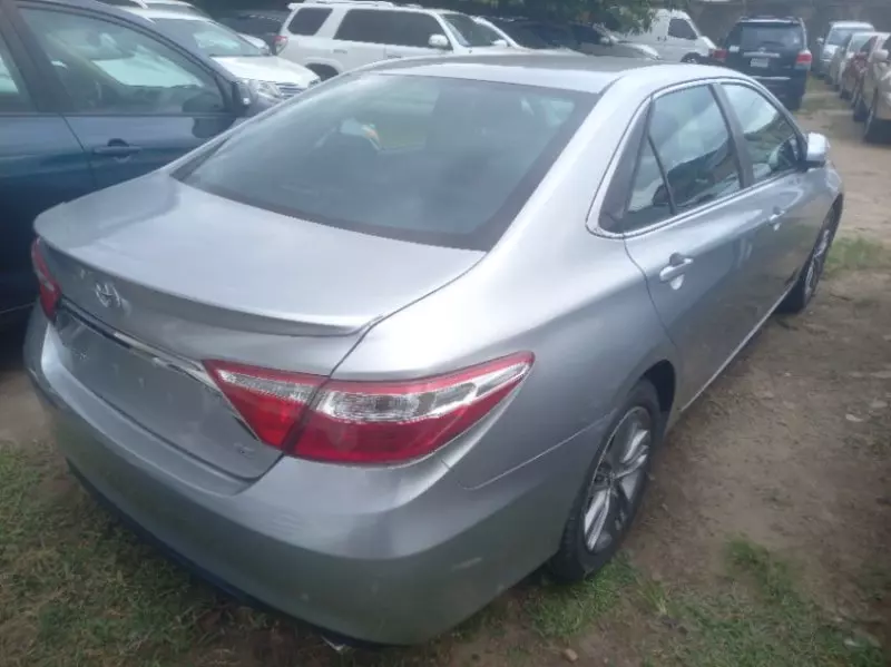 Toyota Camry   -