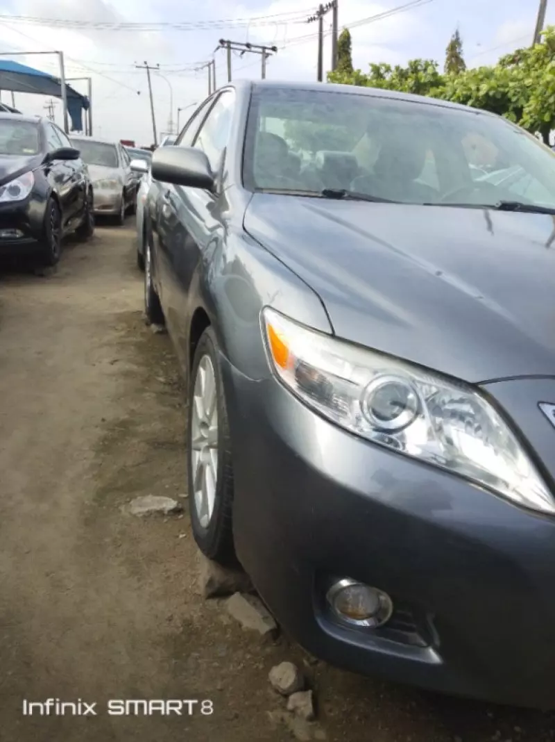 Toyota Camry   - 2011