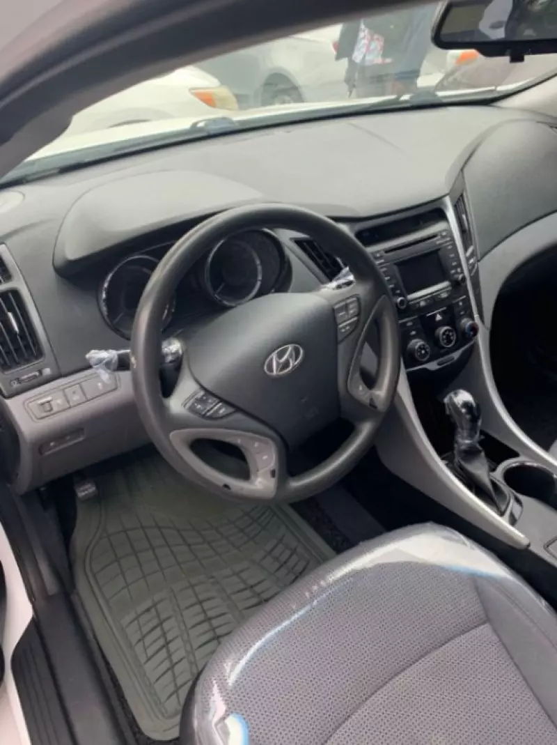 Hyundai Sonata   - 2014