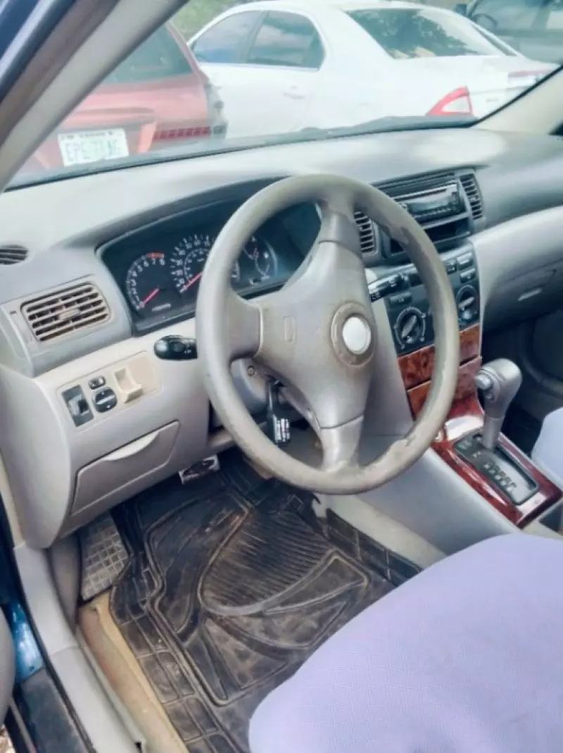 Toyota Corolla   - 2004