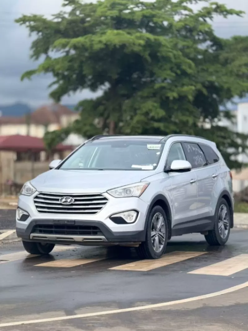 Hyundai Santa Fe   - 2015