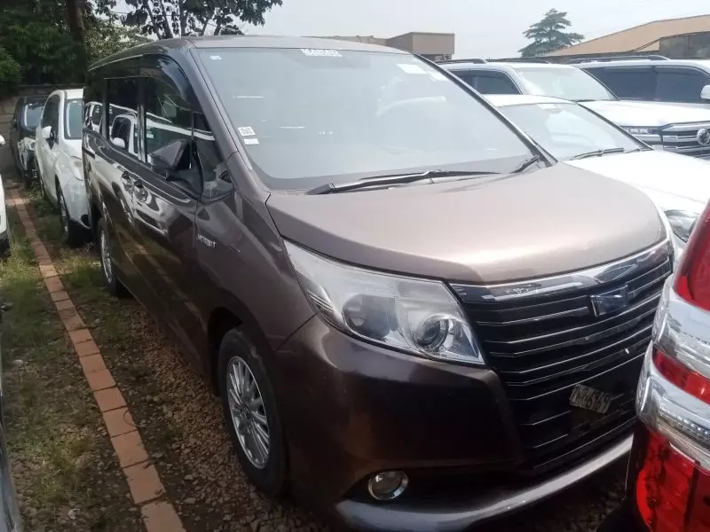 Toyota Noah Hybrid