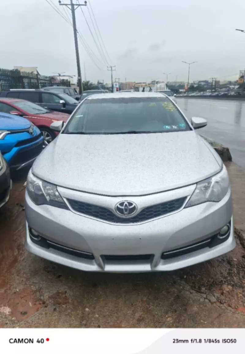 Toyota Camry   - 2014