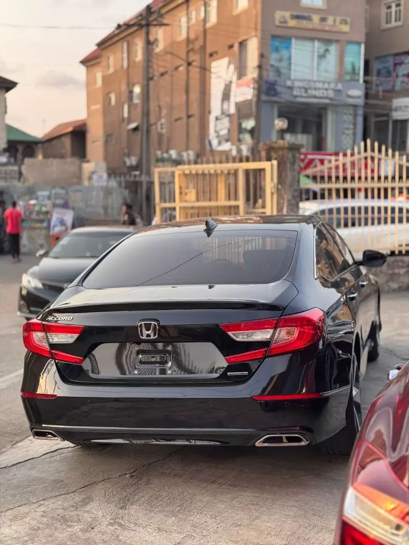 Honda Accord   - 2018