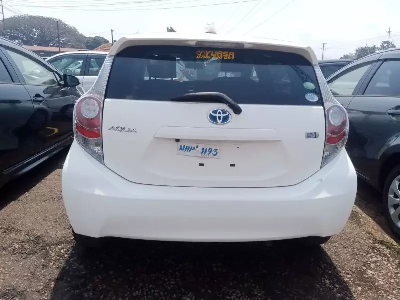 Toyota Aqua Hybrid   - 2012