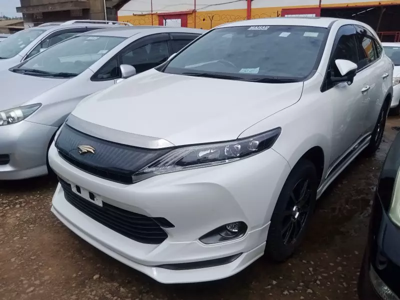 Toyota Harrier   - 2016