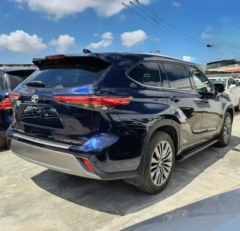 Toyota Highlander   - 2021