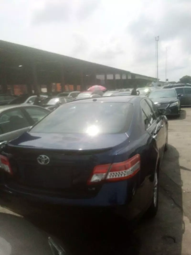Toyota Camry   - 2011