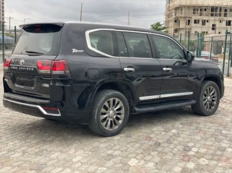 Toyota Landcruiser  V8   - 2011