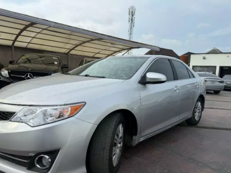 Toyota camry   - 2012