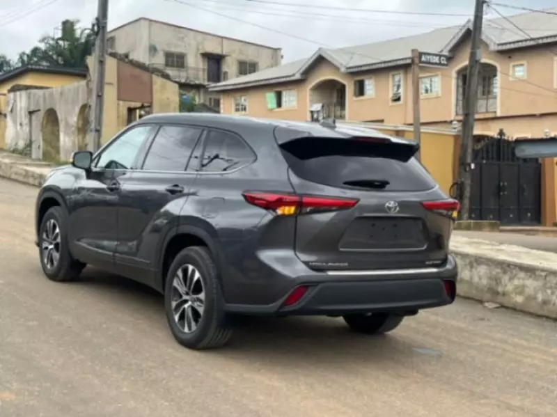 Toyota Highlander   - 2020