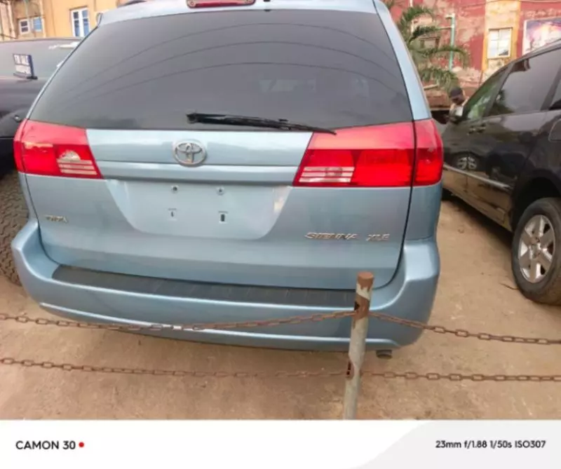 Toyota Sienna   - 2005