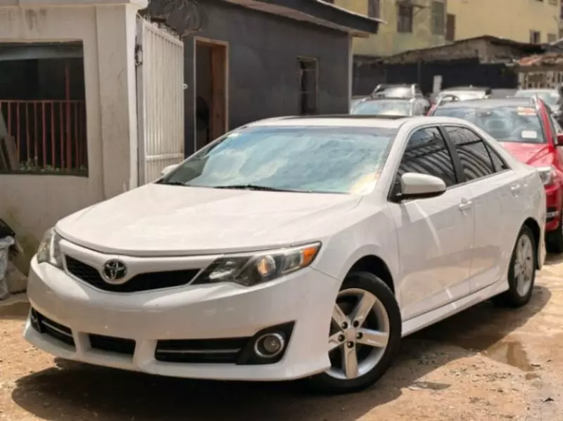 Toyota Camry   - 2013