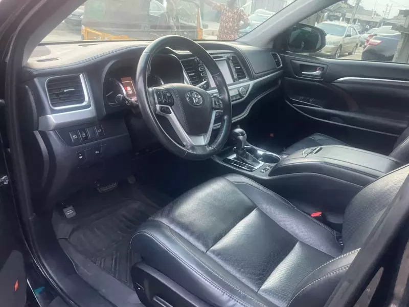 Toyota Highlander   - 2019