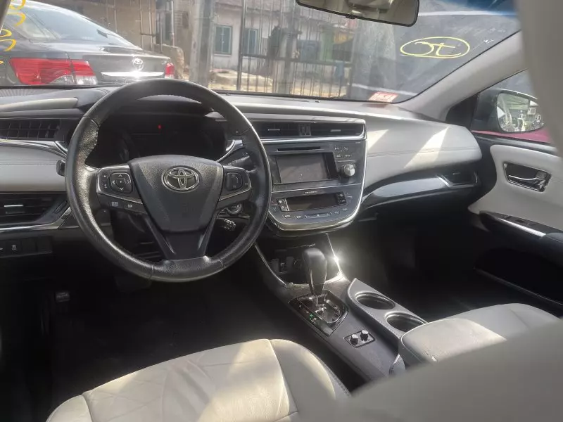 Toyota Avalon   - 2013