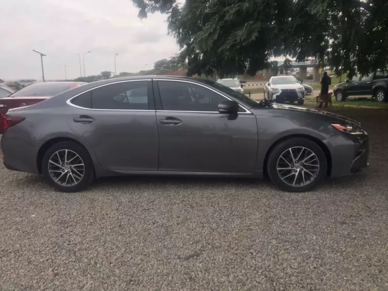 Lexus ES 350   - 2016