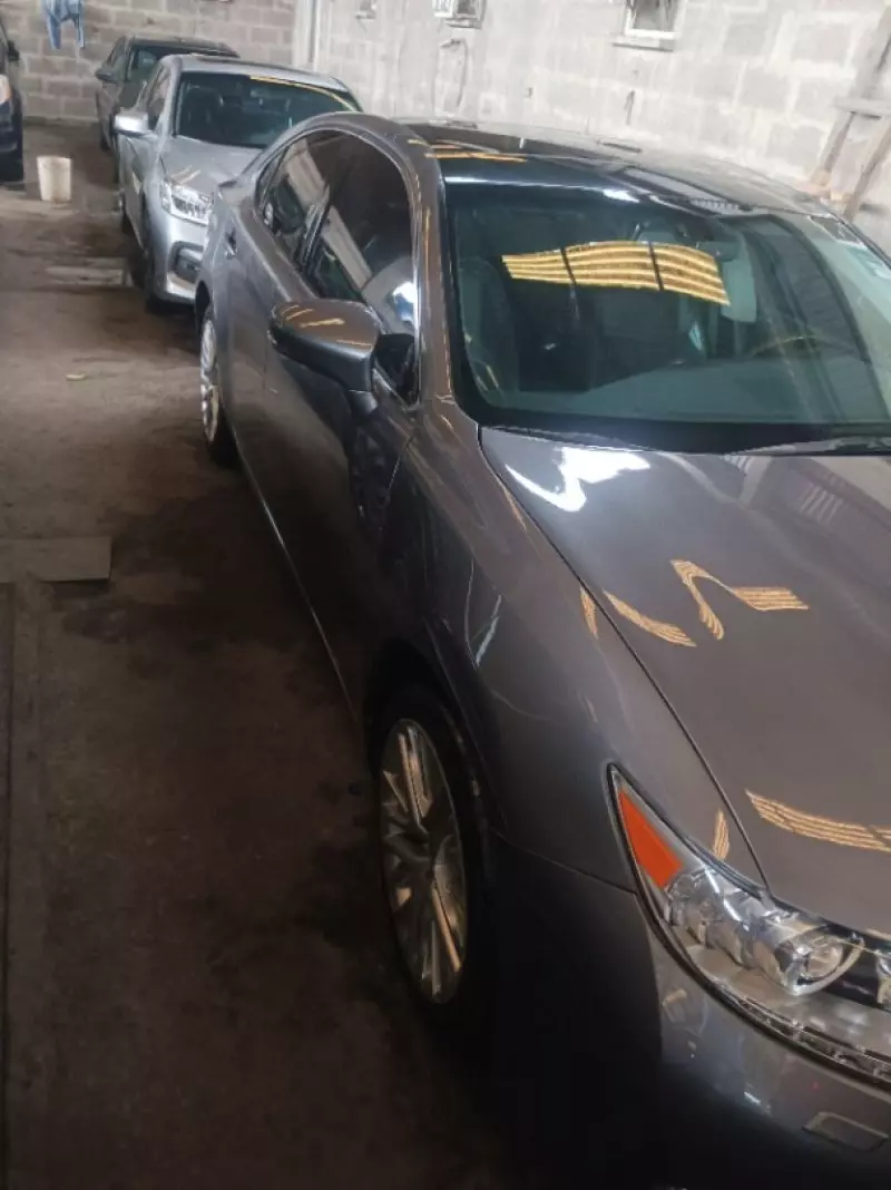 Lexus ES 350   - 2012