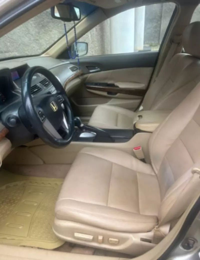 Honda Accord   - 2009