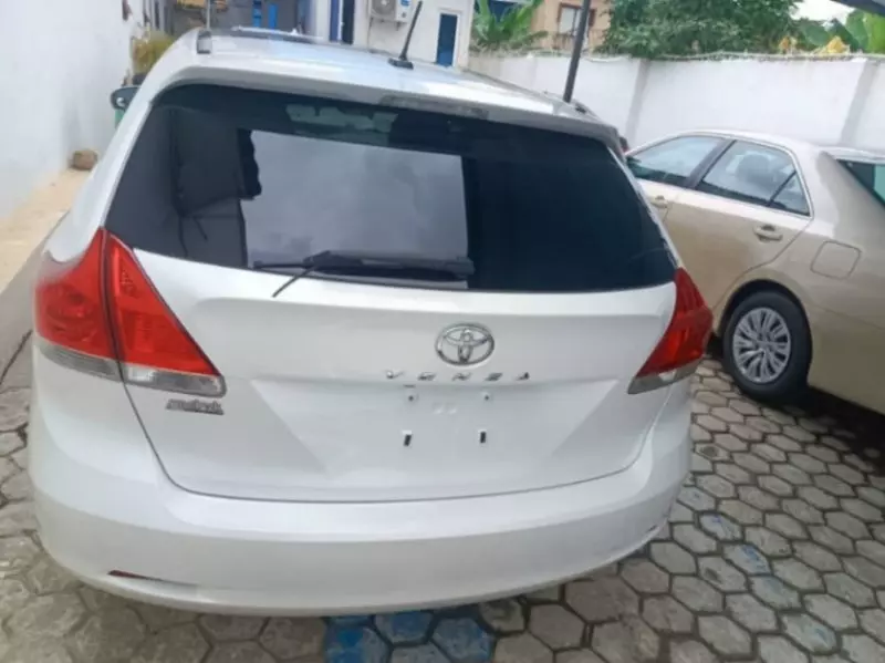 Toyota Venza   - 2011