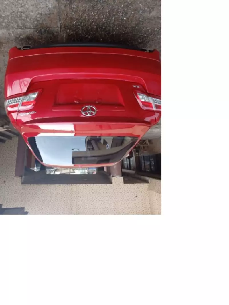 Toyota Camry   - 2011