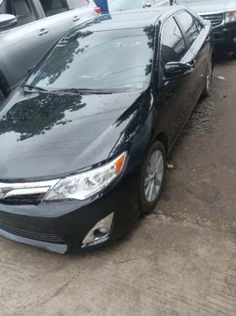 Toyota camry   - 2012