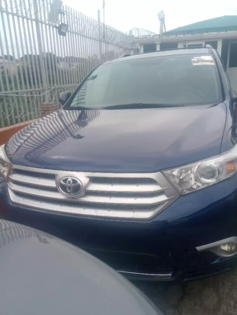 Toyota Highlander   - 2013