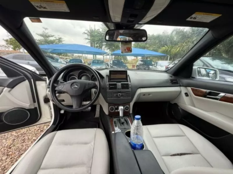 Mercedes-Benz C-class   - 2010