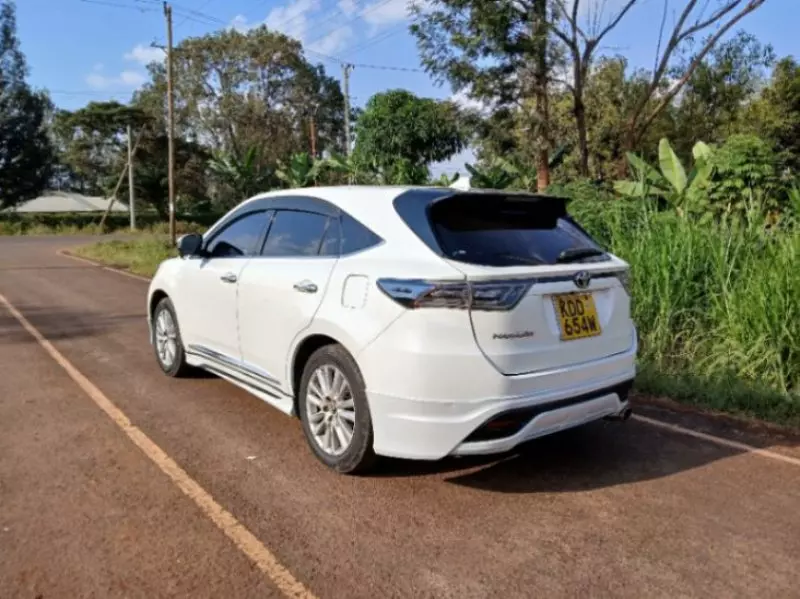 Toyota Harrier   - 2014
