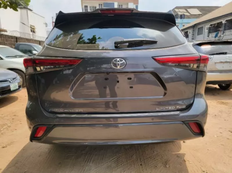 Toyota Highlander   - 2022