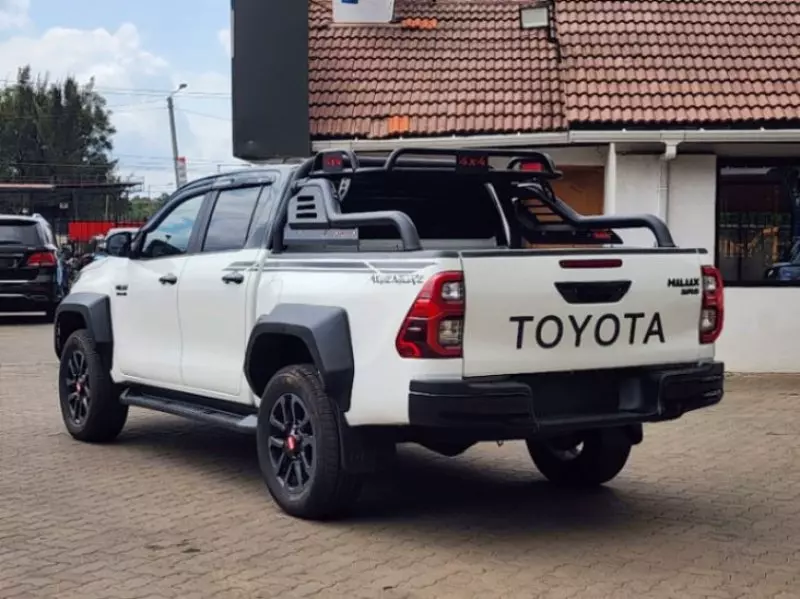 Toyota Hilux    - 2017