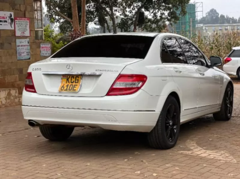 Mercedes-Benz C200   - 2012