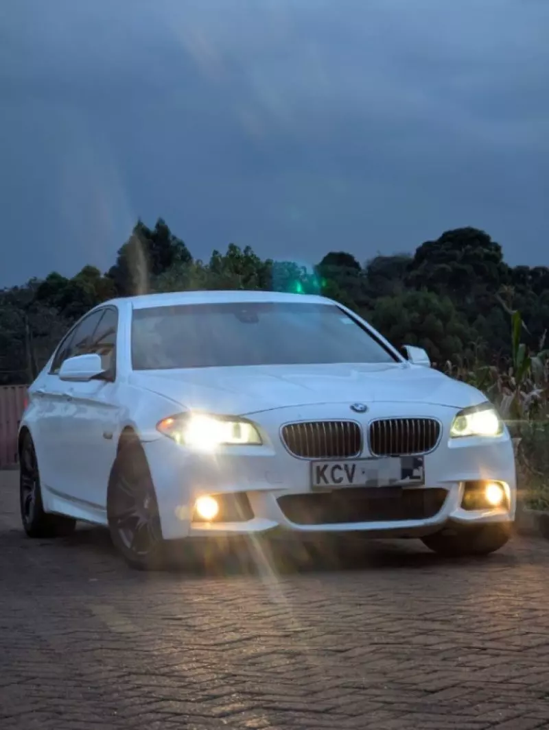 BMW 523I   - 2012