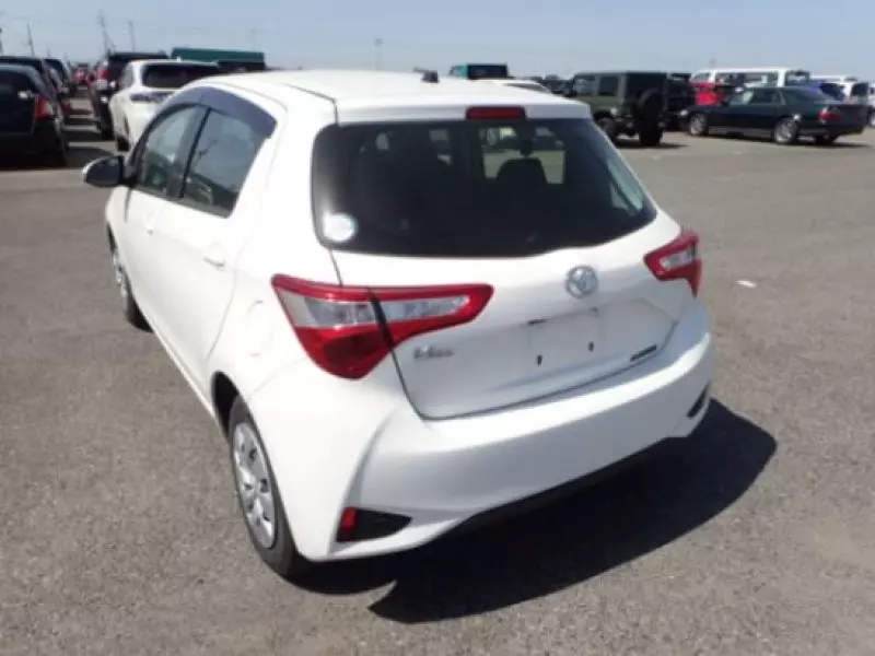 Toyota Vitz   - 2018