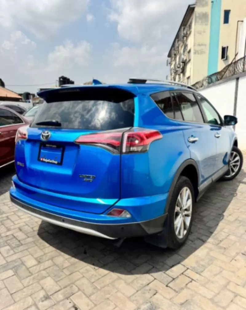 Toyota RAV4   - 2016