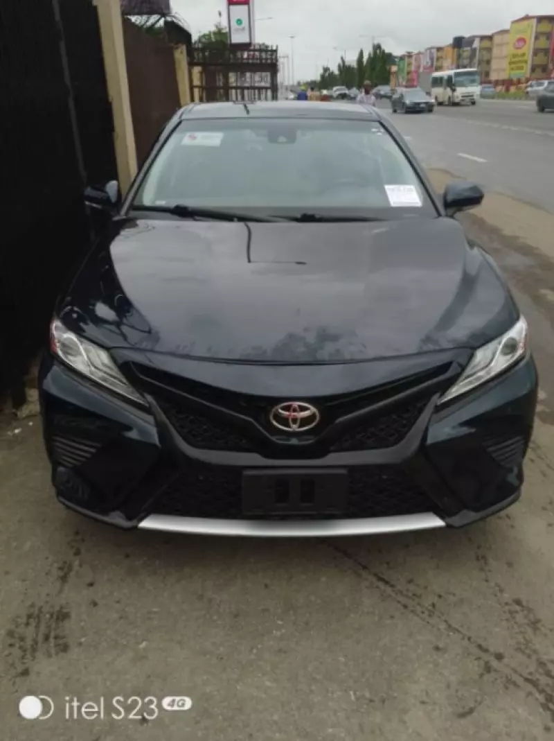 Toyota Camry   - 2018