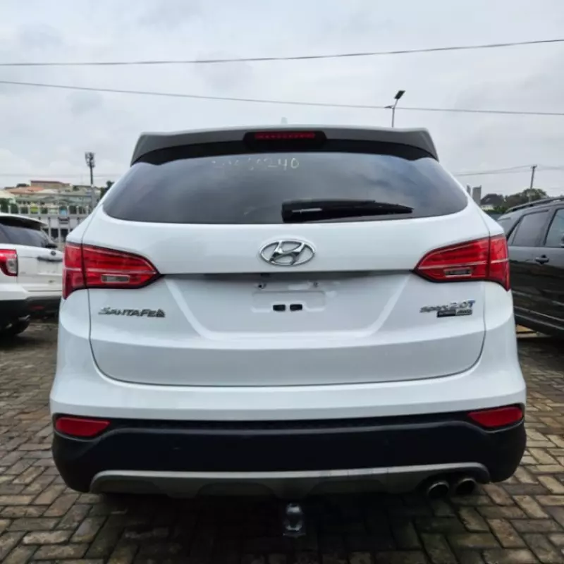 Hyundai Santa Fe   - 2015