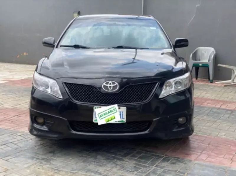 Toyota Camry   - 2010